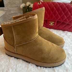 🚫SOLD🚫 UCG Sheepskin Bow Winter Boots Size 7/EU 38 💞